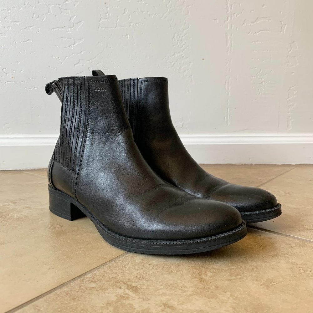 8.5 Leather GEOX Chelsea Boots. Italian.